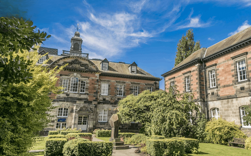 Đại học University of Dundee: Điều kiện, chi phí và học bổng
